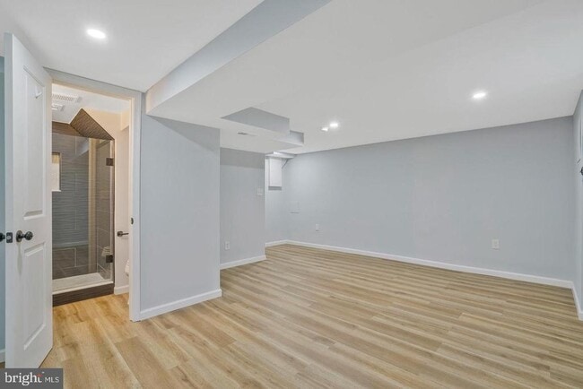 Building Photo - 5758 Biscayne Dr