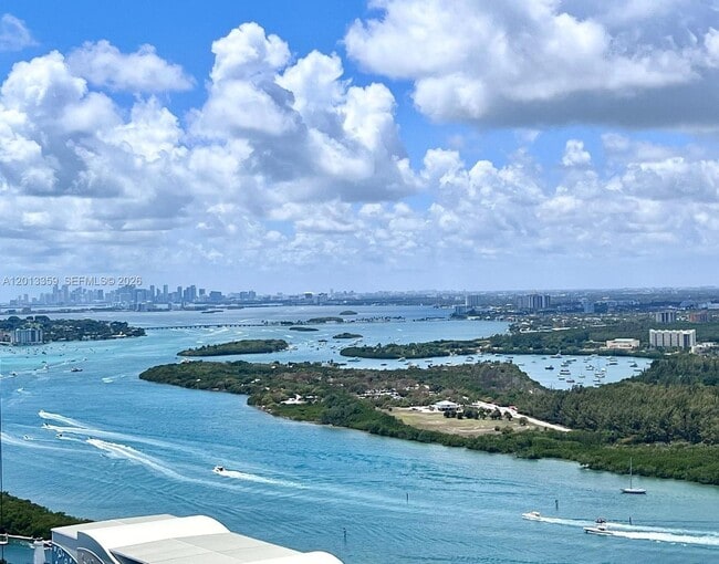Building Photo - 15811 Collins Ave