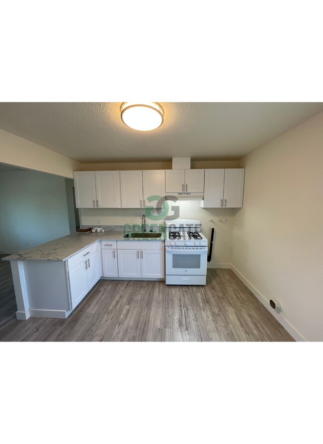 Building Photo - 325 W H St