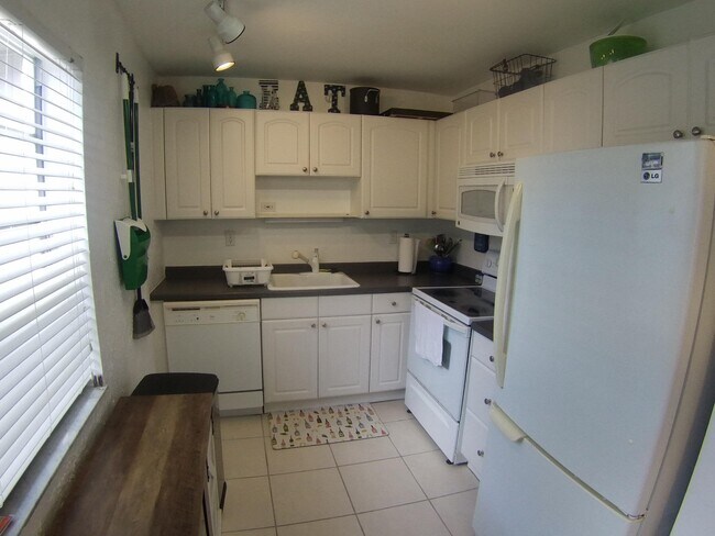 Building Photo - 420 Piedmont I