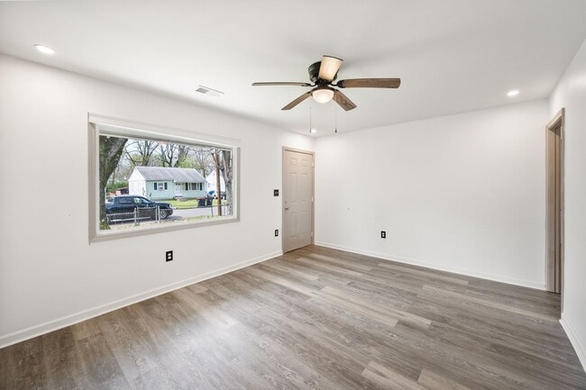 Building Photo - The coziest 2 bedroom and 1 bathroom!