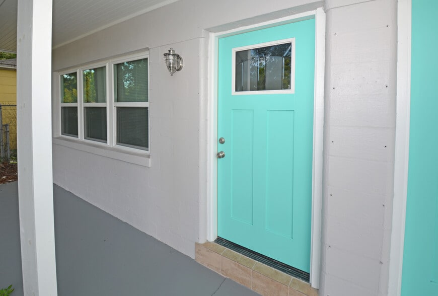 Building Photo - 5009 TANGERINE AVE S