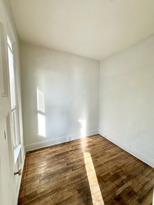 Building Photo - 130 5th Ave