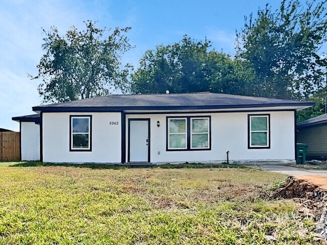 Building Photo - 5962 Belcrest St