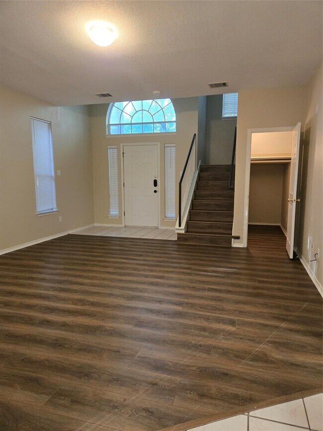 Building Photo - 8309 Dulac Dr