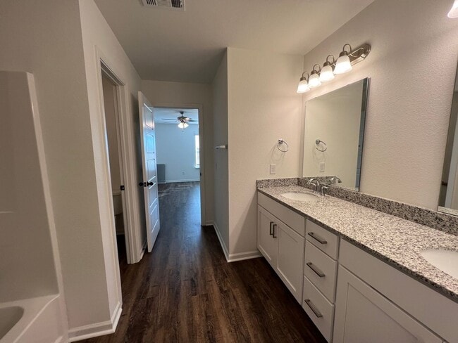 Building Photo - New 3 Bedroom Townhome ($999 Per Month)