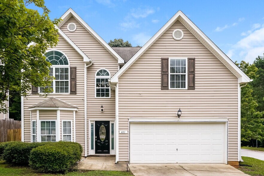Primary Photo - 401 Pyracantha Dr