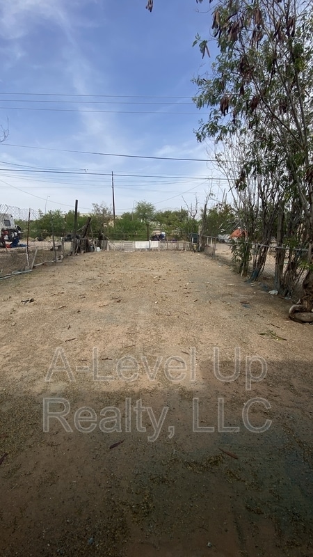 Building Photo - 3043 E Proctor Vista