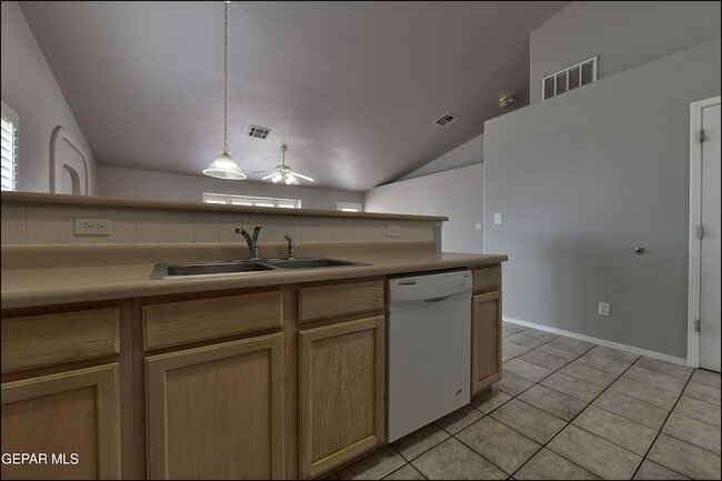 Building Photo - 7089 Black Ridge Dr