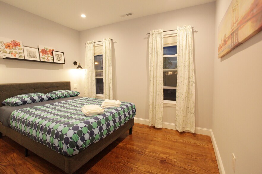 Building Photo - 289 Main St