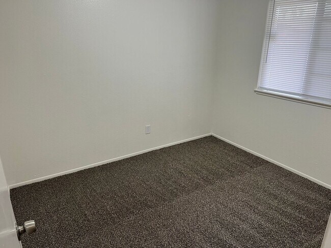 Building Photo - 5409 Tupper Ct