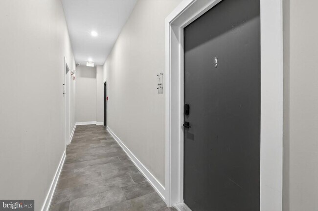 Building Photo - 2034 N Front St