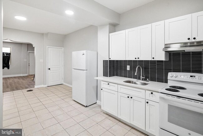 Building Photo - 3857 Wyalusing Ave