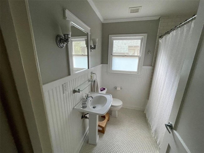 Building Photo - 1415 Travis Heights Blvd