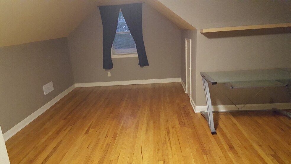 Second floor bedroom (view 1) - 2902 Wood Street