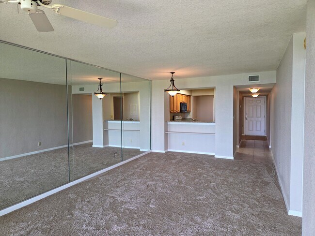 Building Photo - 5801 Bahia Del Mar Cir