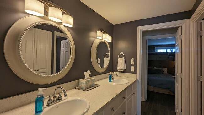 Building Photo - 23 Pleasant St