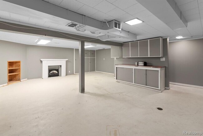 Building Photo - 16940 W 13 Mile Rd