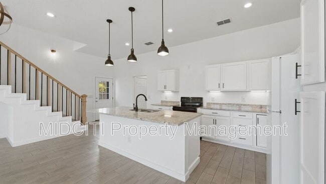 Building Photo - 895 E Mather St