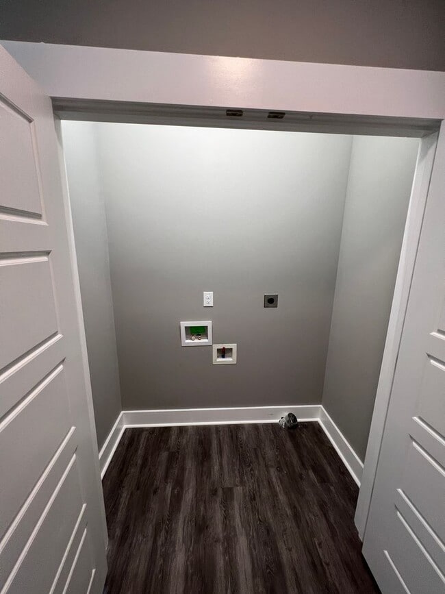 Building Photo - 1327 Park St