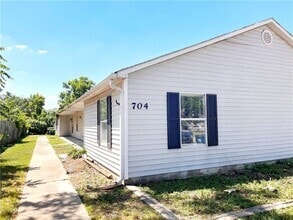 Building Photo - 704 SE 4th St