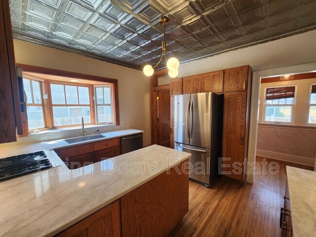 Building Photo - 2300 Sewell St