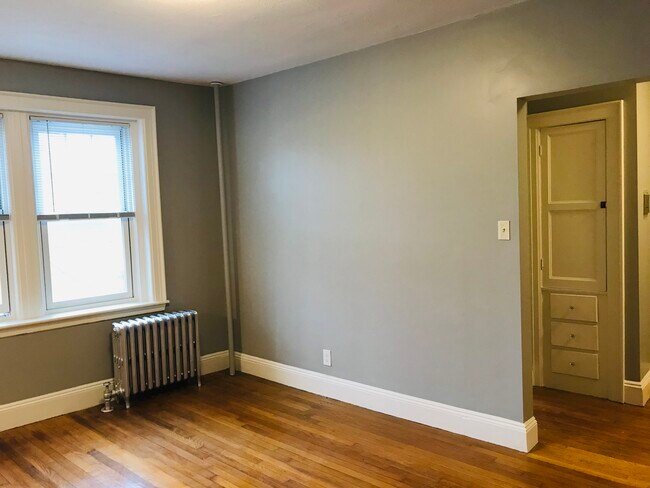 large bedroom/living room - 52 Strathmore Rd