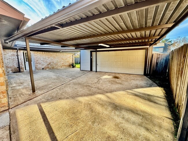 Building Photo - 10131 Sagedale Dr