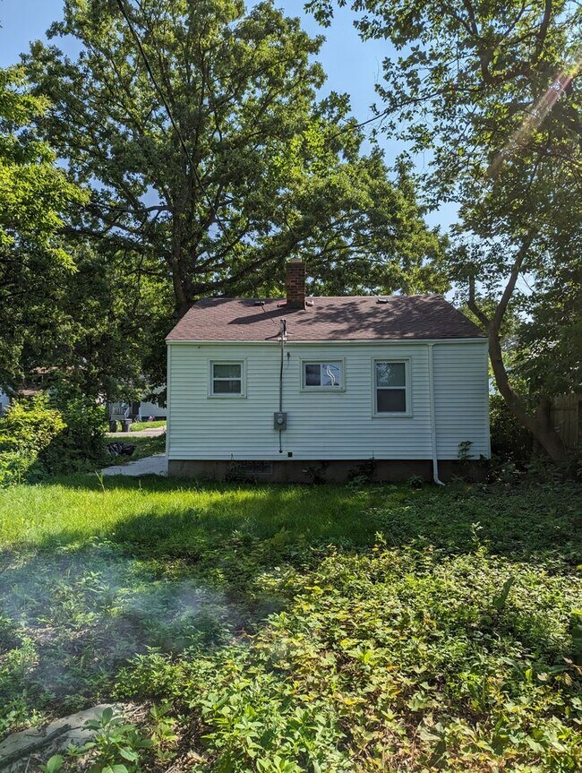 Building Photo - 5217 Neff-2 BED & 1 BATH FOR RENT