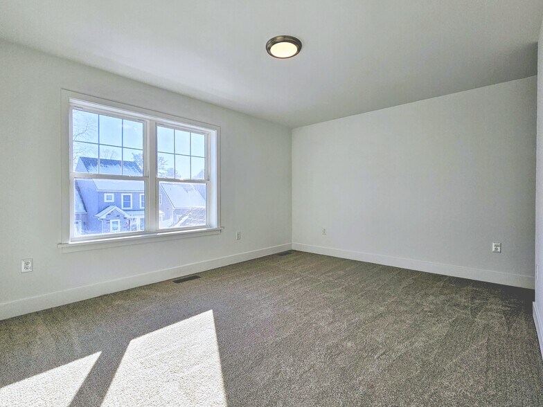 Building Photo - 394 Hensley St