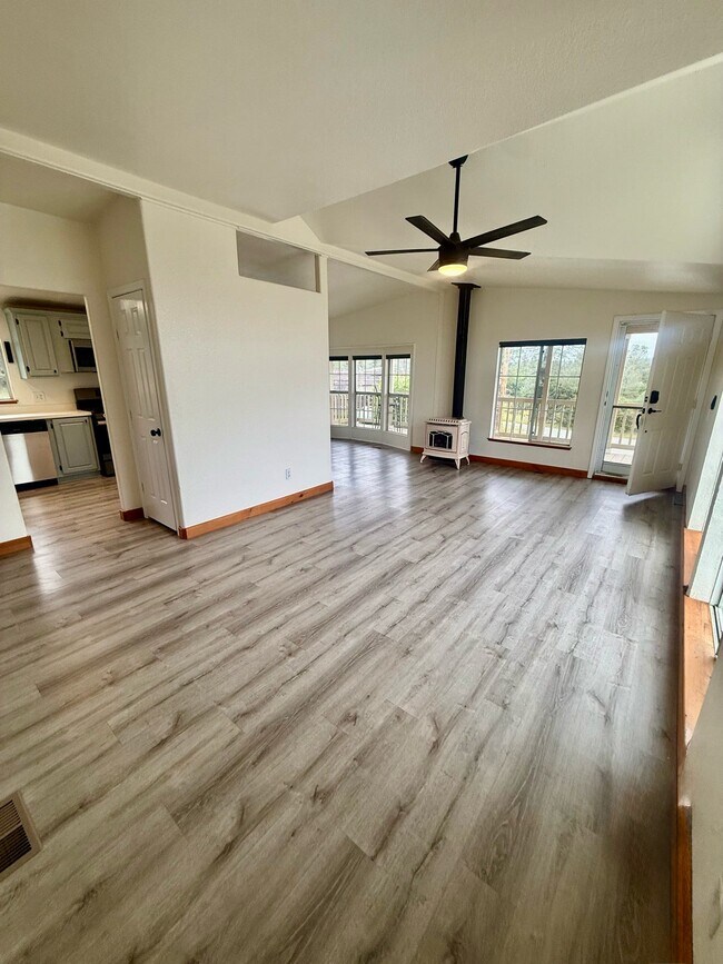 Building Photo - 14555 E Van Tam Way