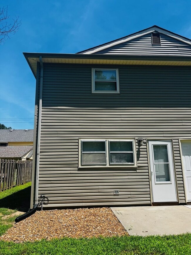 Building Photo - WATER & TRASH INCLUDED - CENTRAL LOCATION!