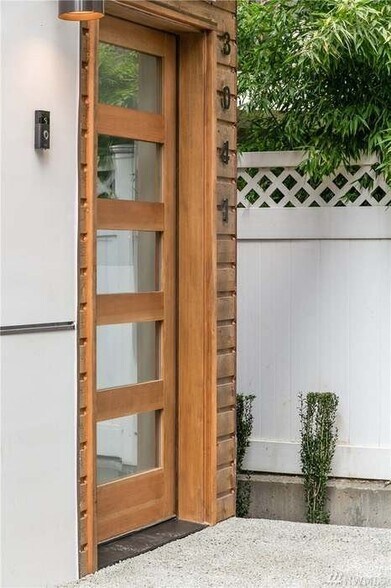 Building Photo - 3041 20th Ave W