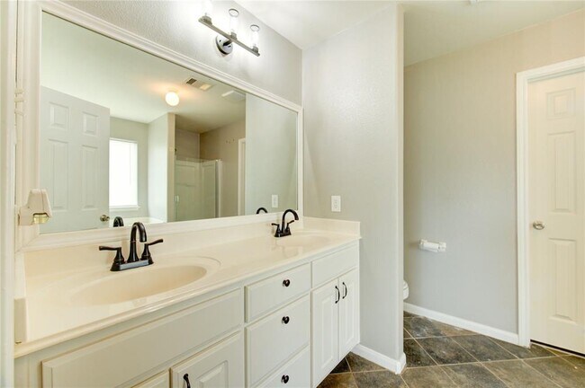 Building Photo - 6815 Dolan Bluff Ln