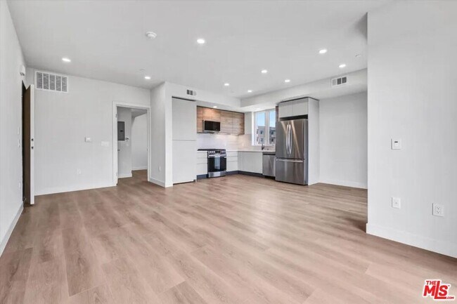 Building Photo - 8867 Alcott St