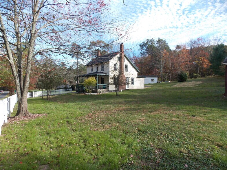 Building Photo - 270 Wellington Rd
