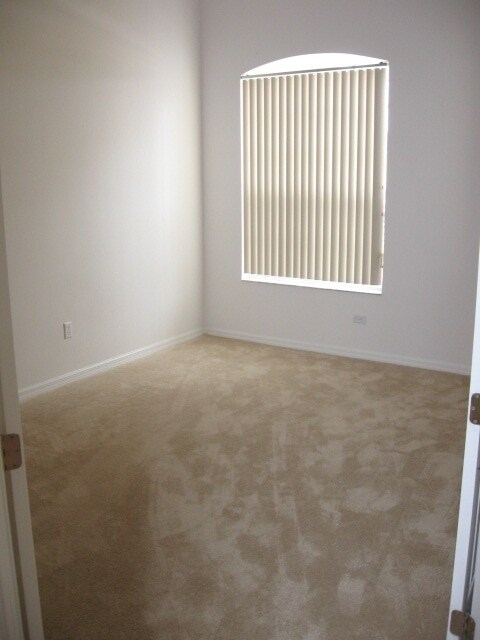 Building Photo - Large Beautiful 4x3 Home with 3 Car Garage