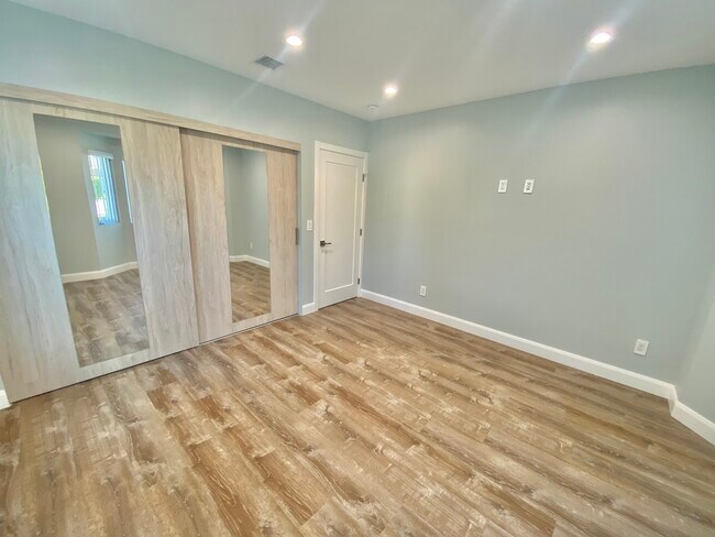 Building Photo - 1608 W Clark Ave