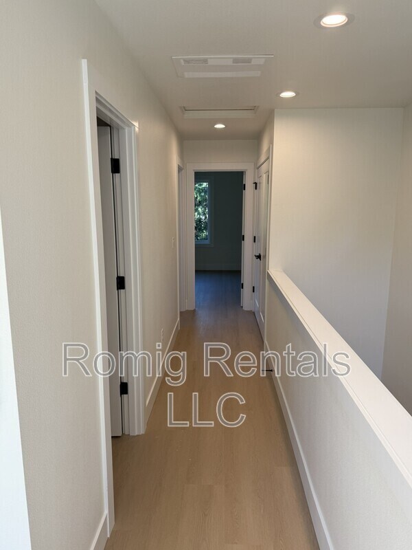 Building Photo - 2111 E Mill Plain Blvd