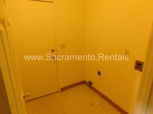 Building Photo - Great 3bd/2ba Home with 2 Car Garage!