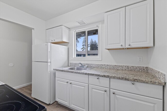 Building Photo - Candlewood