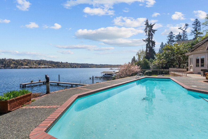 Building Photo - 6408 E Mercer Way