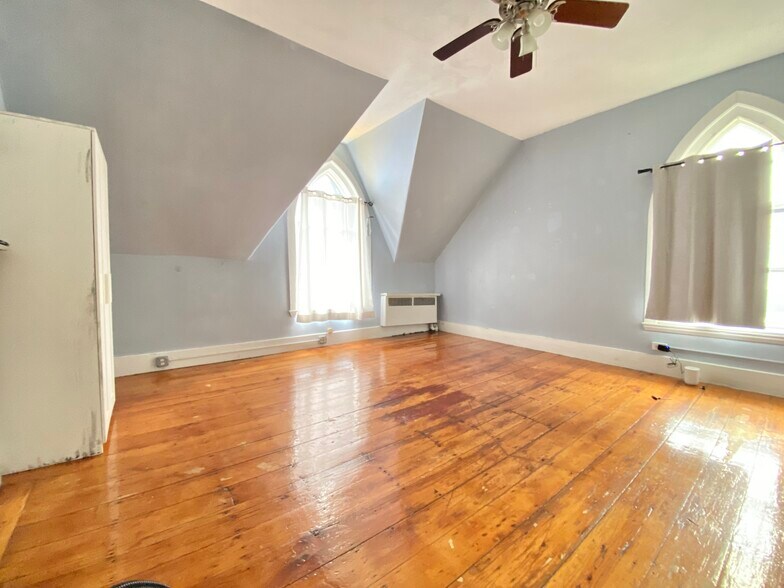 Building Photo - 139 Hillside St