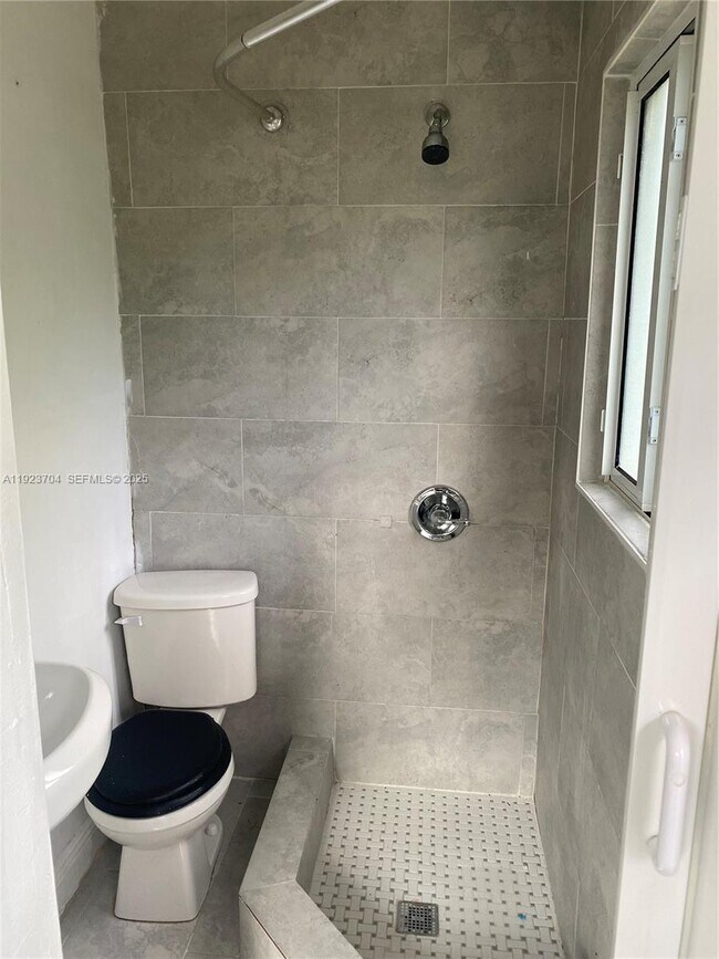 Building Photo - 1742 Ali Baba Ave