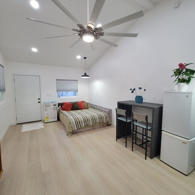 Building Photo - 17351 Bullock St