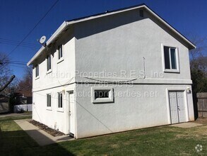 Building Photo - Updated Downtown Roseville Home - 2 Bed, 2...