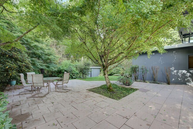 Building Photo - 4Bd/1.75Ba Seattle House