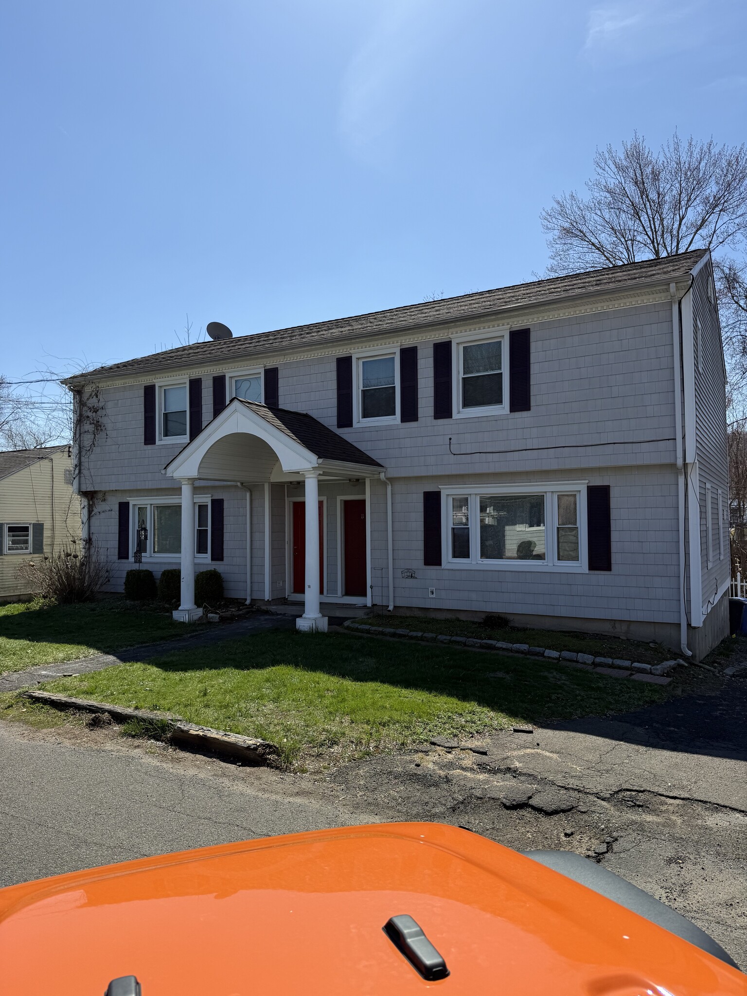 Building Photo - 8 Miles Ave