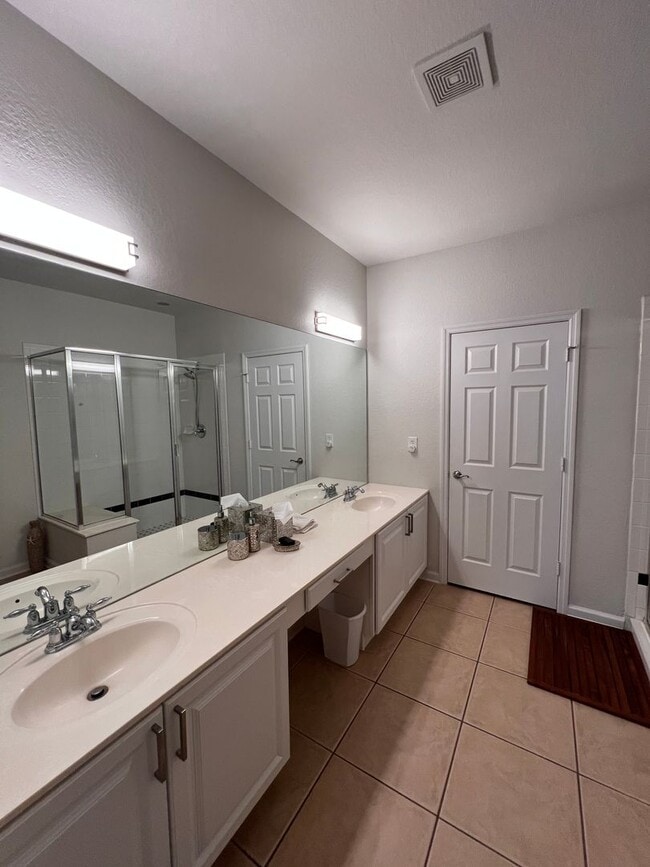 Building Photo - Now available! Ready-to-move-in condo in Sanford!