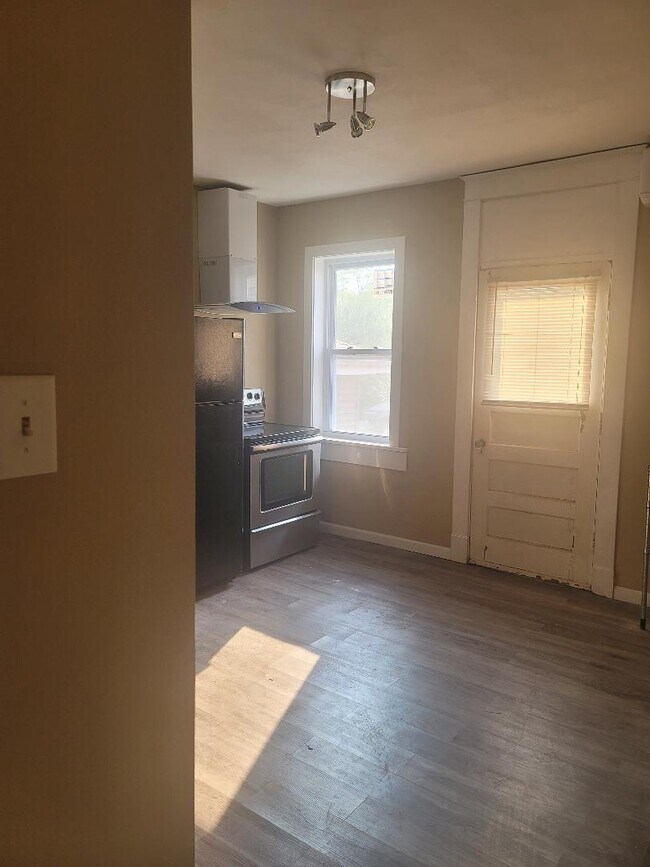 kitchen - 5857 S Kingshighway Blvd